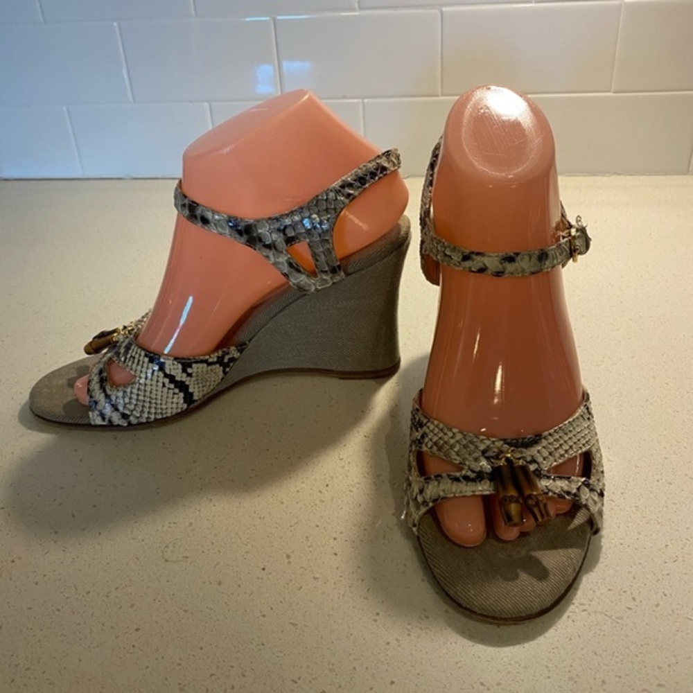 PREGO snakeskin tan and cream wedges size 8 med